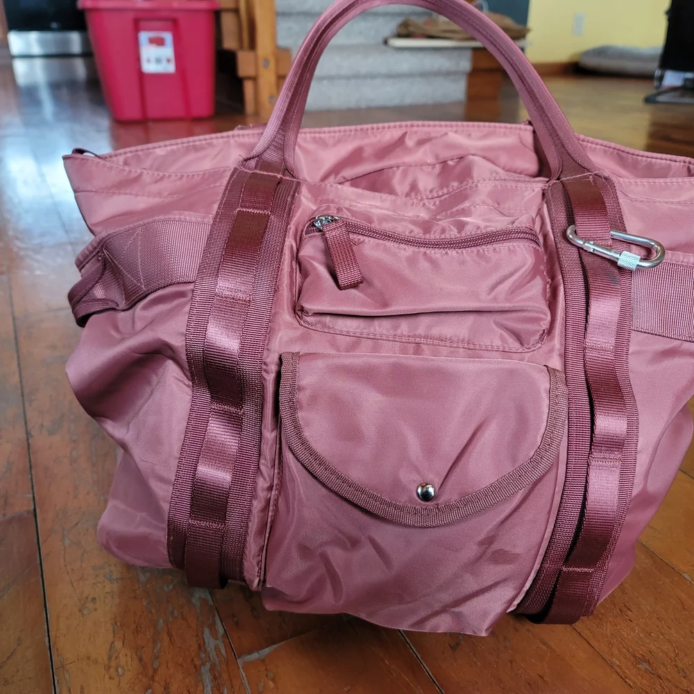 Tommy Bahama Tote - Picture 3 of 8